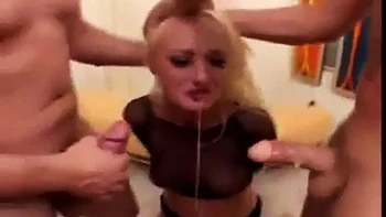 Melissa Lauren da blowjob duro y folla doggy garganta profunda