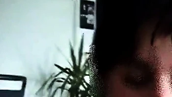 Brune allemande suce une grosse queue en POV dimanche matin