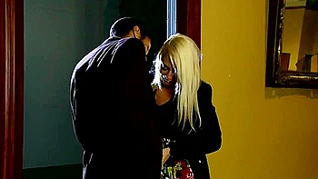 Lorelei wird vom riesigen schwarzen Schwanz hart gefickt