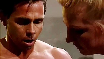 Sahara Sands e Veaux fodem enfermeiras anais no ménage à trois