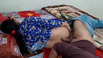 Femme indienne Desi baisée violemment au lit