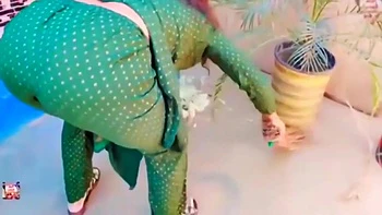 Nouvelle vidéo solo avec la belle indienne Sara Khan