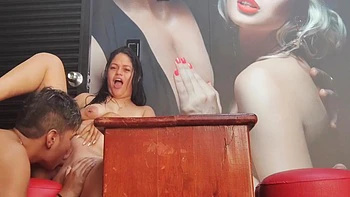 Piedra, papel o tijera para una mamada, luego polla dura a cuatro terminando en amazona