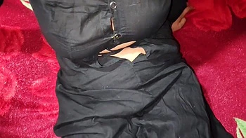 Novia desi caliente con tetas grandes follando duro