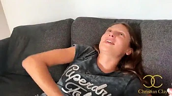 Adolescente vadia Talia Mint chupa o pau grande de Christian Clay em POV