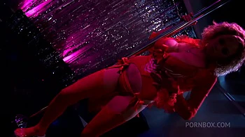 Кэти Кокс в сперме на своих огромных сиськах