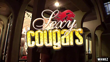 Jeunes blondes Phyllisha Anne et Lee Stone s'entraînent en baisant