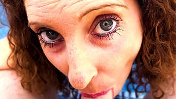 Ich ficke und spritze ins Gesicht eines großen Spaniers am Pool