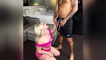 Трикси с большой жопой трахается в POV