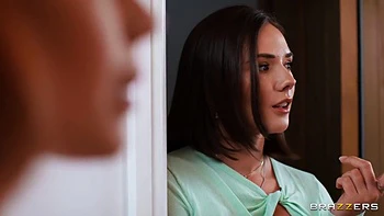 Trio com pau grande com Ella Hughes e amigas