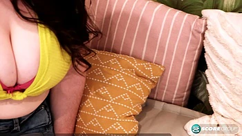 BBW Diana Eisley wichst und beobachtet ihre großen Titten