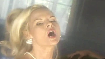 Katja Kean chupando fundo, doggy e cowgirl hardcore