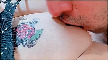 Meio-irmão lambe minha buceta e me fode forte, tabu