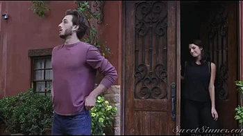 Латиноамериканка зрелая сосет и скачет на кухне