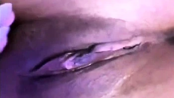 Gostosa de salto alto se fode sozinha POV