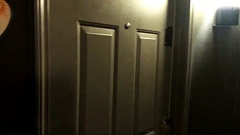 Brünette Amateurin fickt hart beim interracial Blowjob