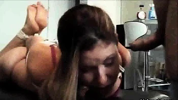 Fenna atada recibe facial sucio