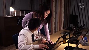 Esposa traidora fodida na frente do marido corno