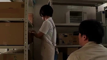 Cuckold schaut zu, wie seine Frau gefickt wird