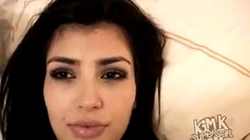 Берли Ян с большим задом сосёт и ебется межрасово сзади