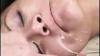 La especialidad de Dynasty: garganta profunda, trio anal con DP y faciales