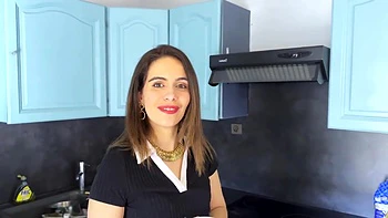 Milf criminal y poli en lencería de tetas grandes peleando