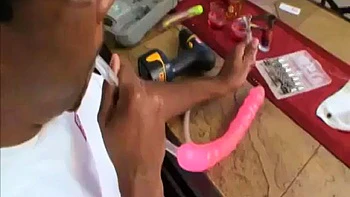 Grosse chatte suce et chevauche en levrette