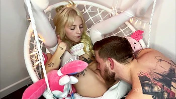 Steve Rickz fickt kleine blonde Schlampen Kate Bloom