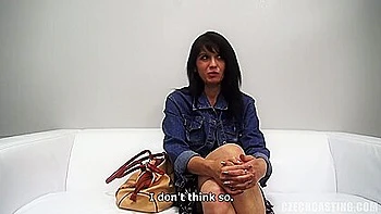 Monika, morena tcheca, quer virar pornstar rápido