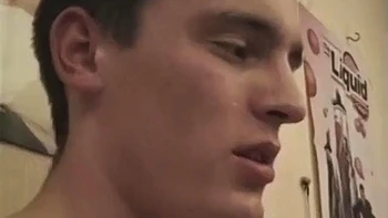 Две блондинки с большими жопами стонут и кончают на киску