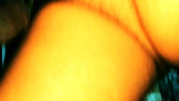 Pornstar peluda Shwetarani exibindo lingerie