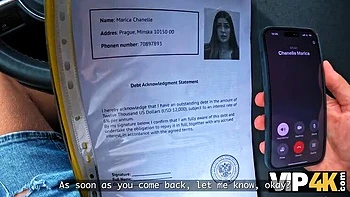 Bruneta de peitos grandes trai por dívidas em sexo no carro POV