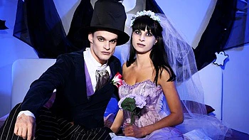 Vanessa Suizi fickt mit großem Schwanz Doggy und Missionar