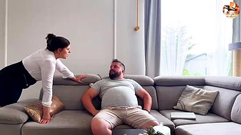 Lexi se fait baiser anal brutalement après le boulot avec creampie et blowjob