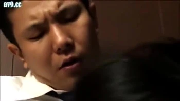 Geiler Cuckold sieht zu, wie seine Frau gefickt wird