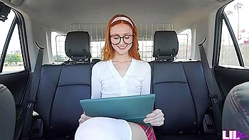 Rothaariges Teen fickt hartes Homemade mit 18