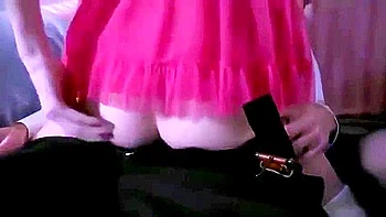 Padrastro folla a rubia adolescente en San Valentín