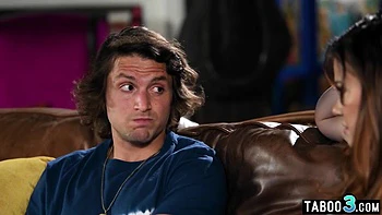 Madrasta Alison Rey fodendo e aumentando a confiança do enteado