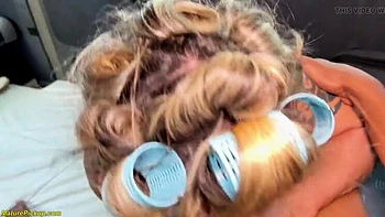 Dünne tätowierte Oma Sabrina wird im Van hart anal vom großen schwarzen Schwanz gefickt