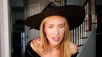 Азиатка с большой грудью LinaBlackly поймана и съедена