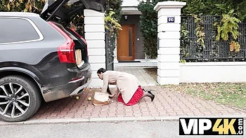 Charlie Dean madura follada duro con gran polla blanca