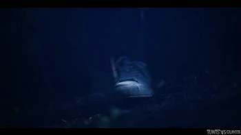 Tattoo Babe creampied und doppelt im Horrorwald