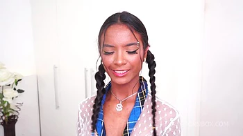 1,50m dünne Brasilianerin Jasmine Santana wird hart gefickt