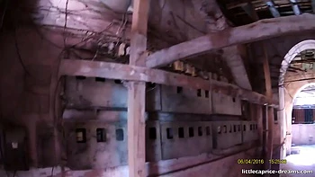 Pornstar tcheca morena fodendo ao ar livre em Cuba