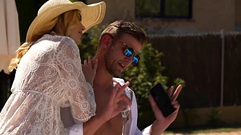 Nancy, 26, milf francesa tatuada fodida forte