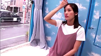 Показывает член жене и жестко трахает — азиатское любительское видео