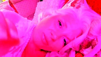 Paintedrose fickt sich nach Mamas Sperma in Fotze