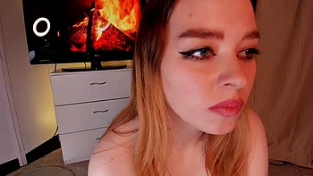 Amateurin lutscht große Titten