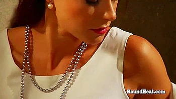 Mestre lésbica loira Adele fode com bunda grande