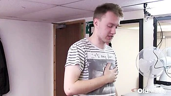 Rebecca Jane Smyth fickt Chris Cobalt mit heißem Milf-Blowjob